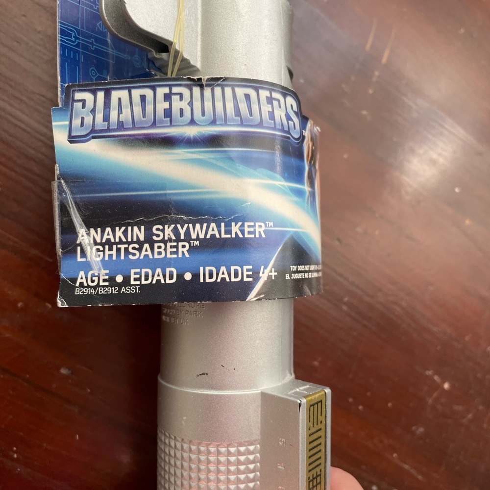 Star Wars Bladebuilders Anakin Skywalker Blue and Silver Lightsaber - Picture 4 of 11